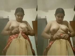 Sexy Desi Wife Showing Her Boobs