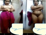 Desi Girl Shows Her Boobs and Pussy