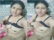 Horny Bhabhi Shows Nude Body