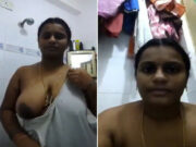 Tamil Bhabhi Bathing